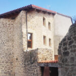 Fachada casa rehabilitada en Zuñiga